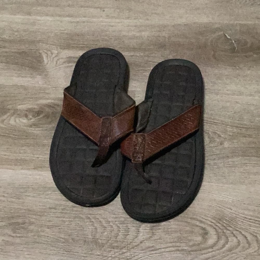 Kenneth Cole Kyle Brown Leather Foam Flip Flops